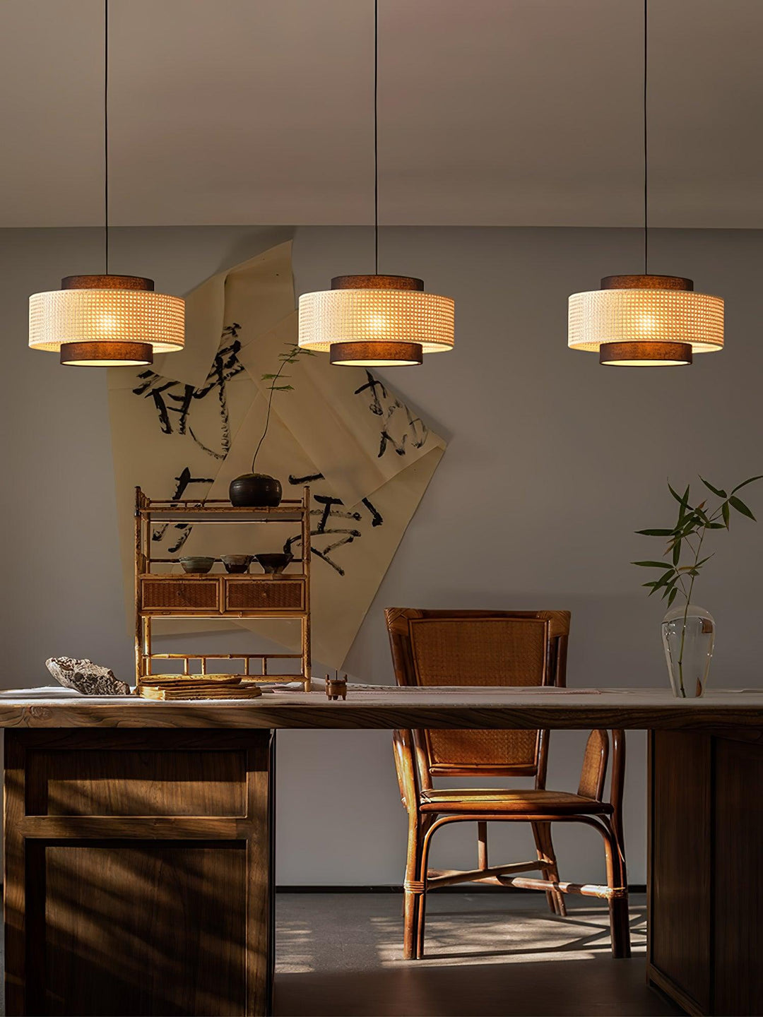 Lampa wisząca z abażurem w kształcie bębna