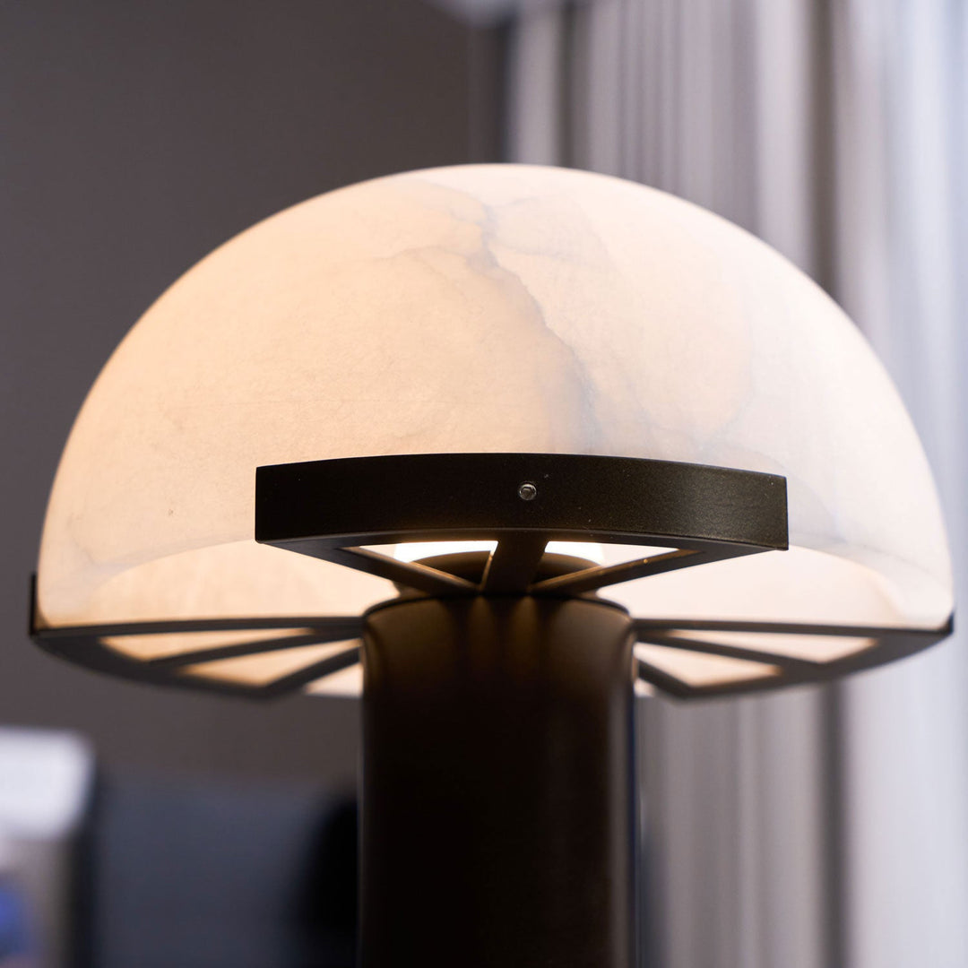 Elegancka Lampa Stołowa Alabastrowa
