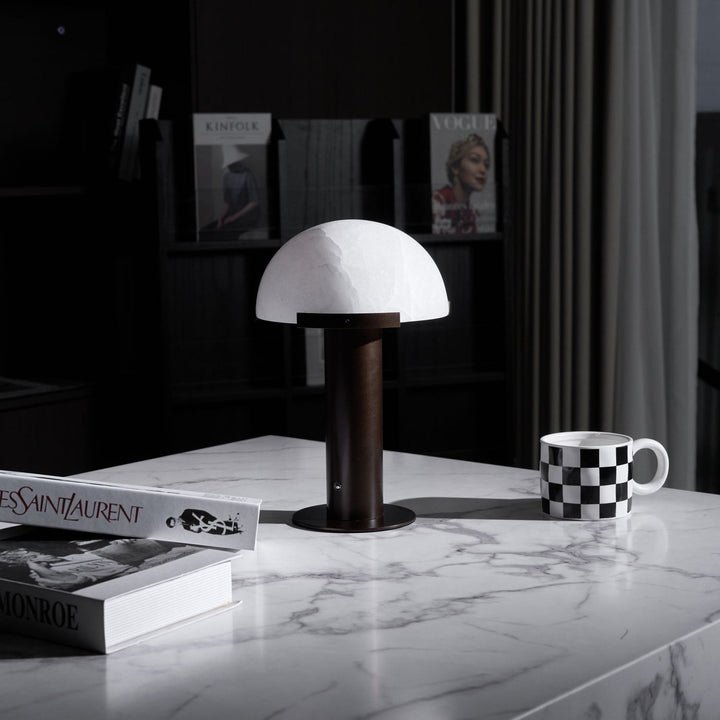 Elegancka Lampa Stołowa Alabastrowa