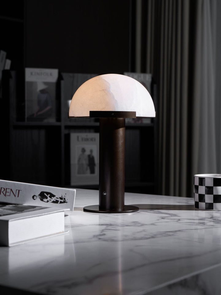 Elegancka Lampa Stołowa Alabastrowa