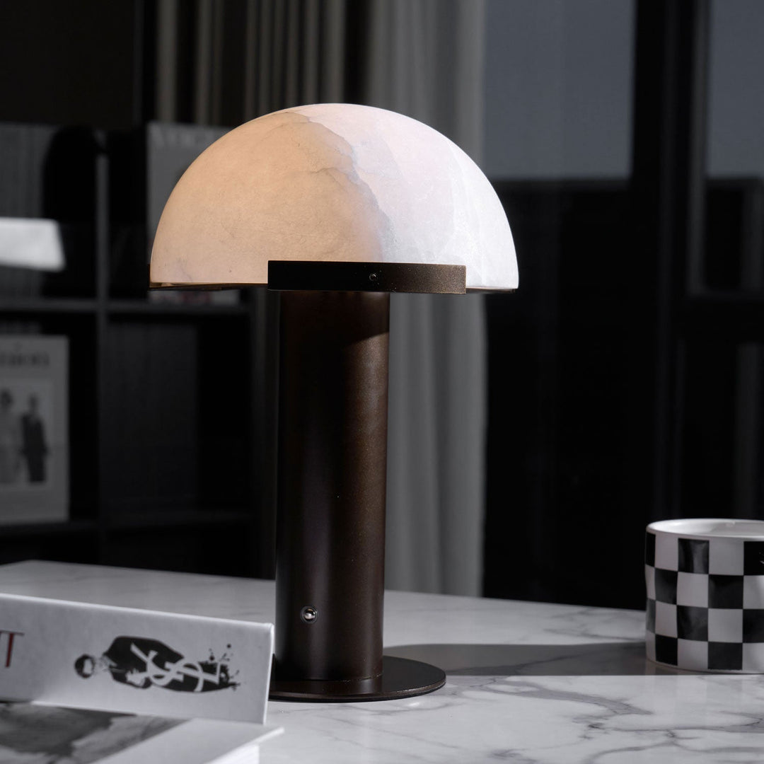 Elegancka Lampa Stołowa Alabastrowa