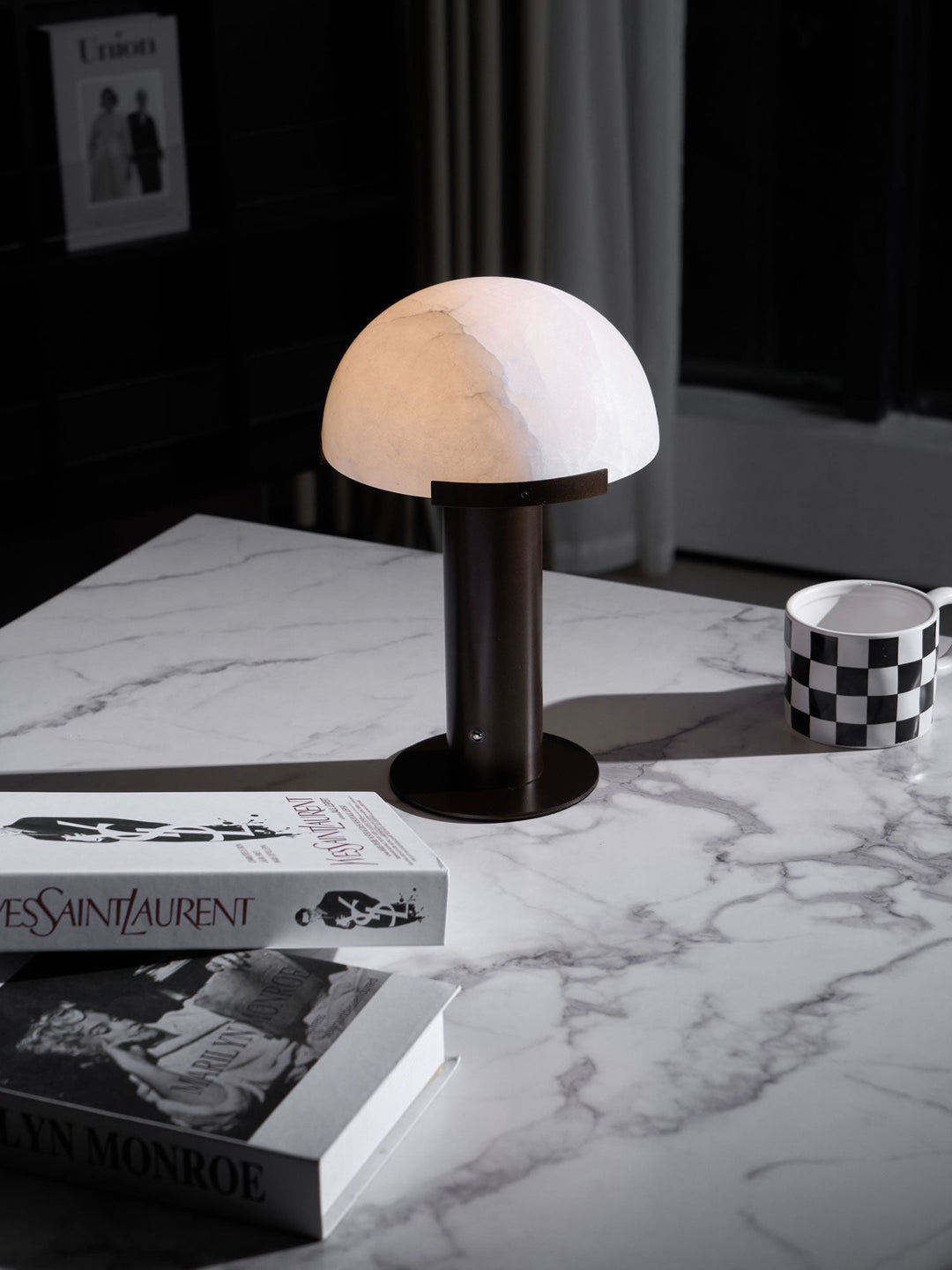 Elegancka Lampa Stołowa Alabastrowa