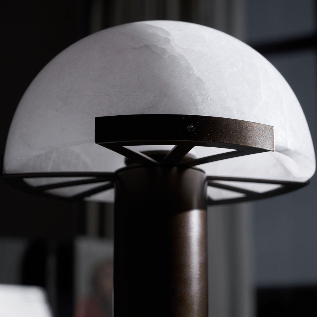 Elegancka Lampa Stołowa Alabastrowa
