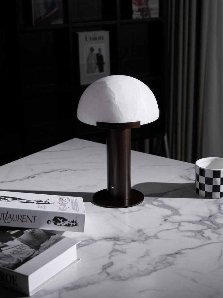 Elegancka Lampa Stołowa Alabastrowa