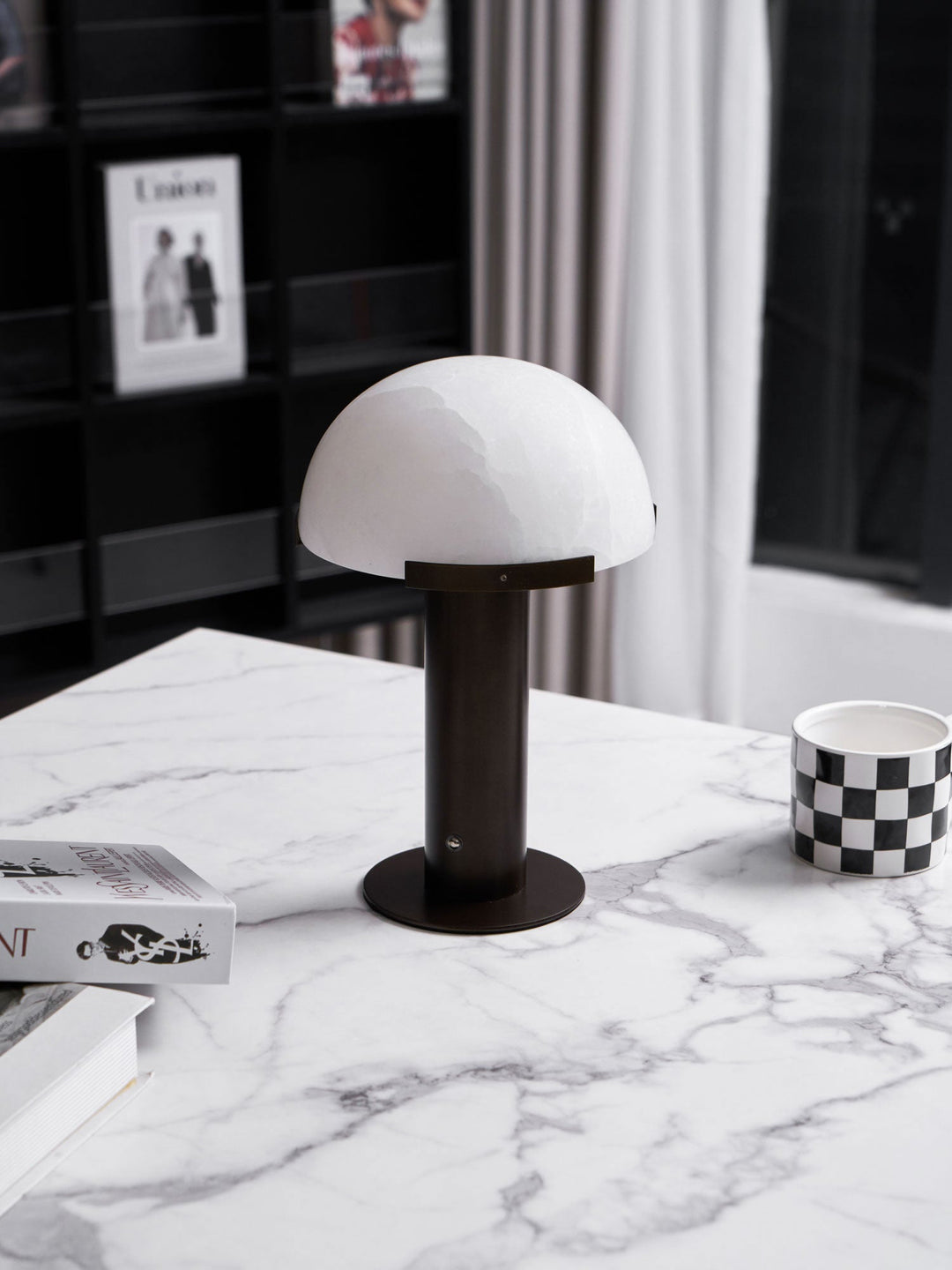 Elegancka Lampa Stołowa Alabastrowa