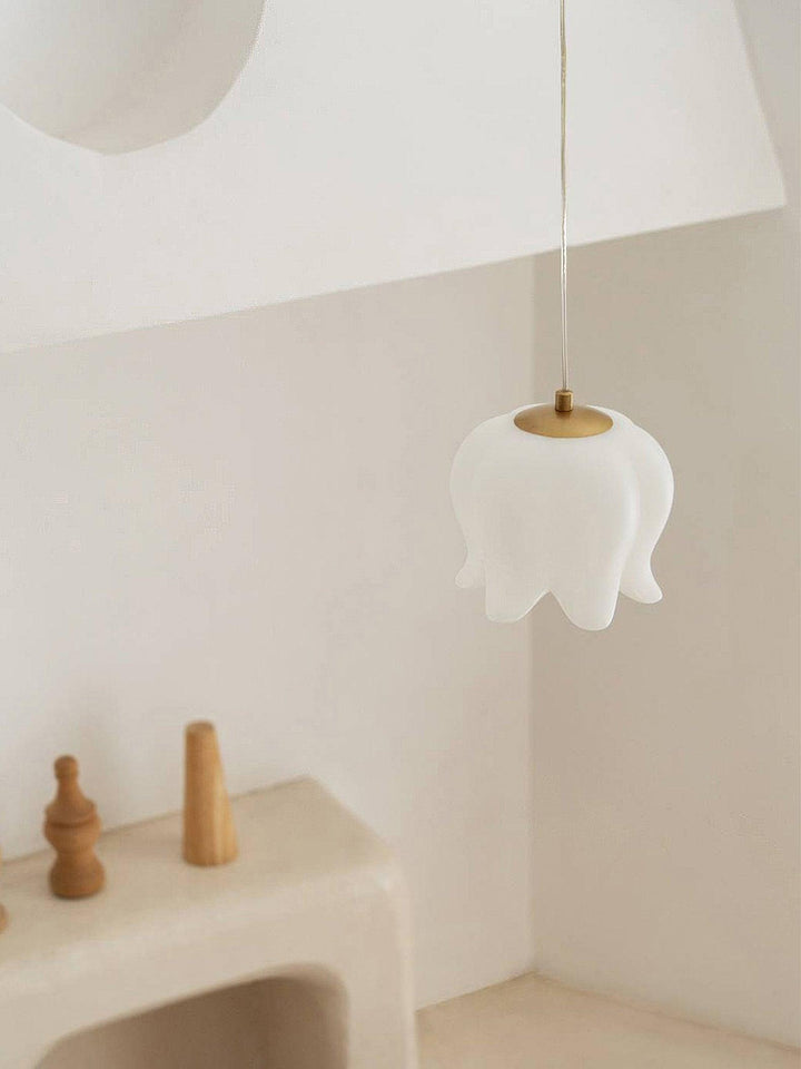 Elegancka Lampa Wisząca z Kwiatowym Motywem