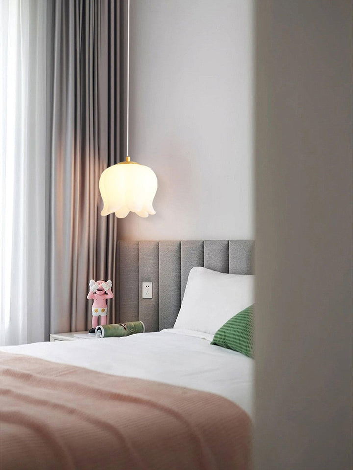 Elegancka Lampa Wisząca z Kwiatowym Motywem