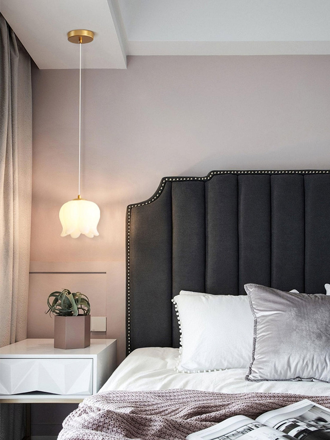 Elegancka Lampa Wisząca z Kwiatowym Motywem