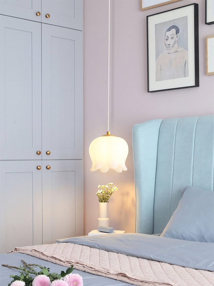 Elegancka Lampa Wisząca z Kwiatowym Motywem