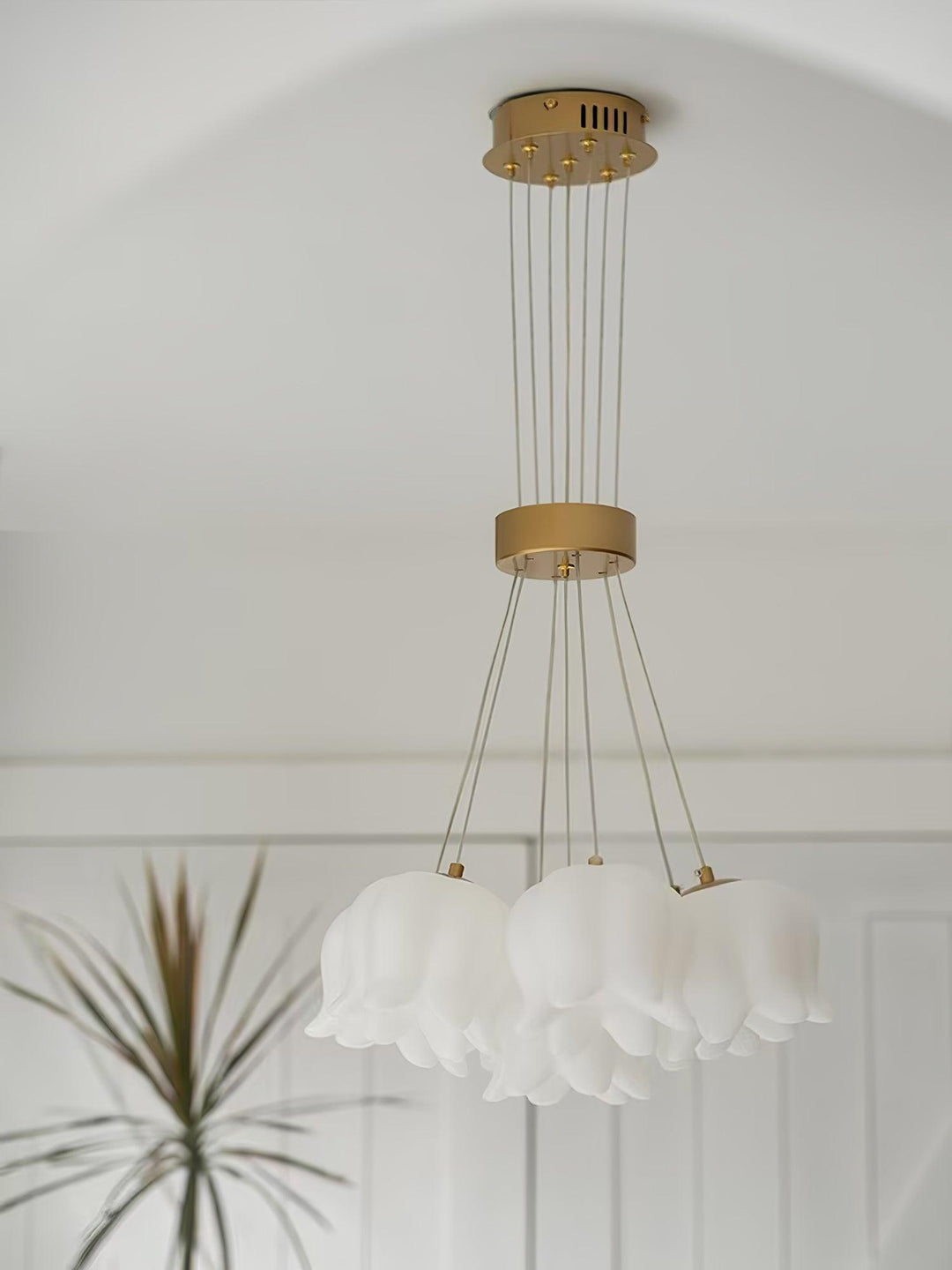 Elegancka Lampa Wisząca z Kwiatowym Motywem