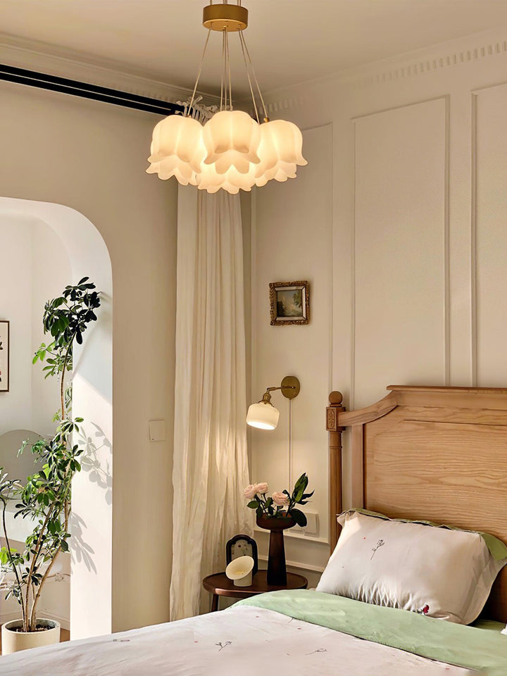 Elegancka Lampa Wisząca z Kwiatowym Motywem