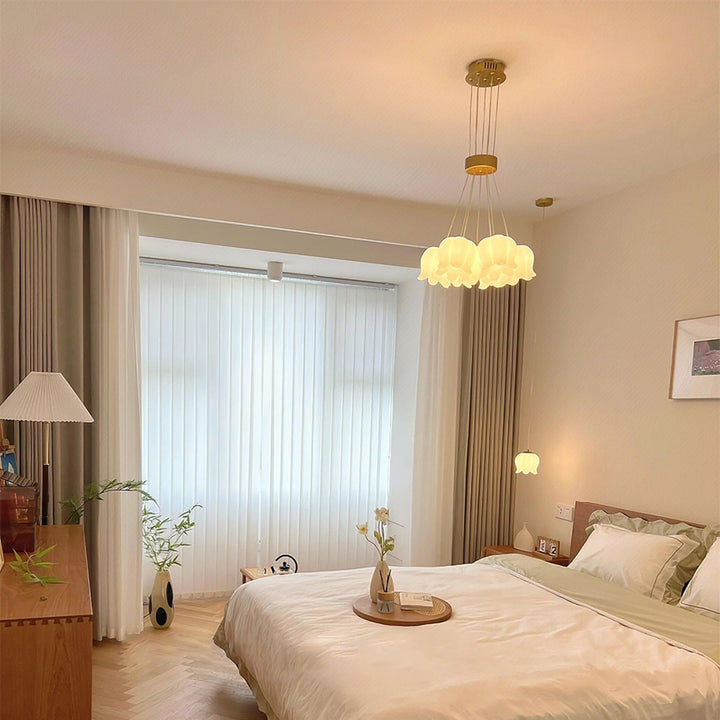 Elegancka Lampa Wisząca z Kwiatowym Motywem