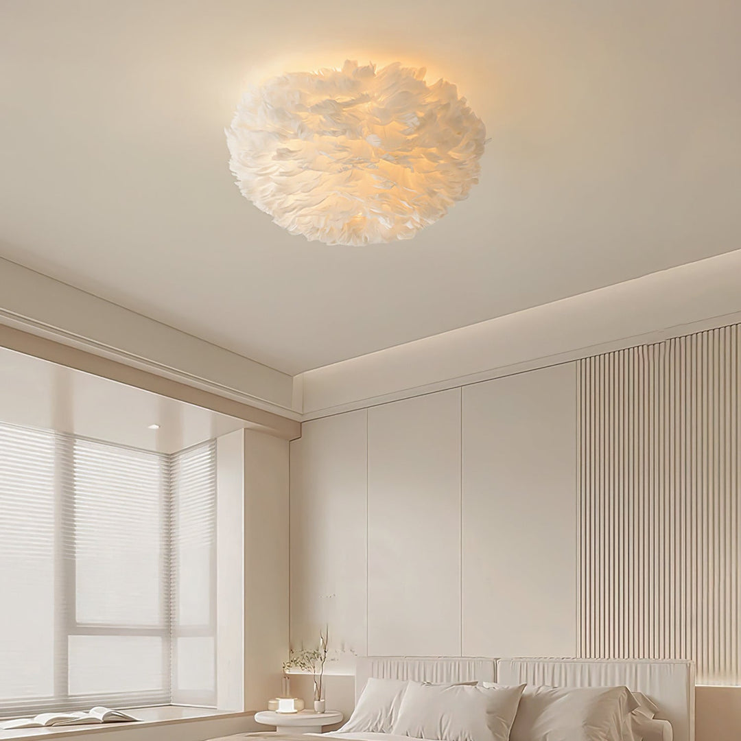 Lampa sufitowa z piórami