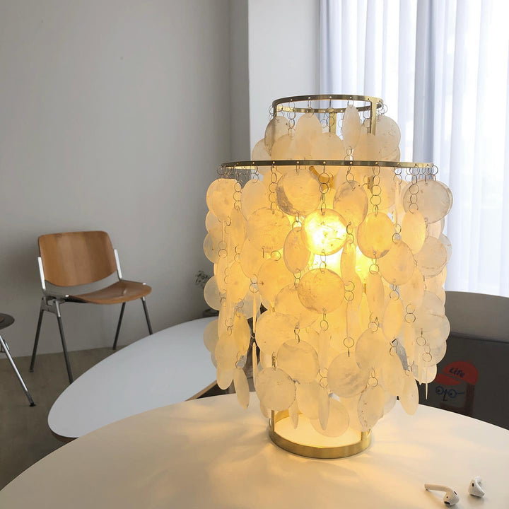 Lampa stołowa z muszli