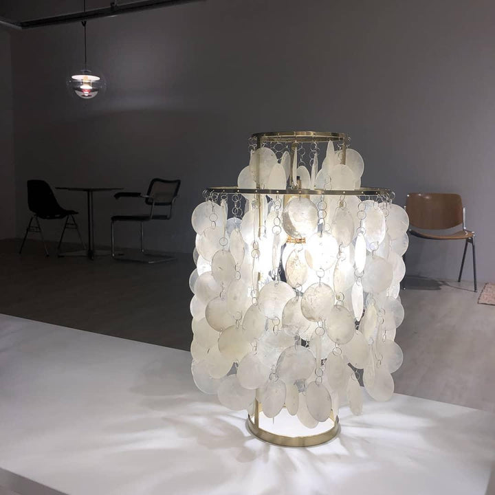 Lampa stołowa z muszli