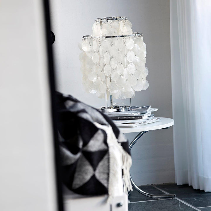Lampa stołowa z muszli