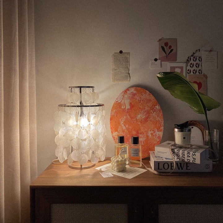 Lampa stołowa z muszli