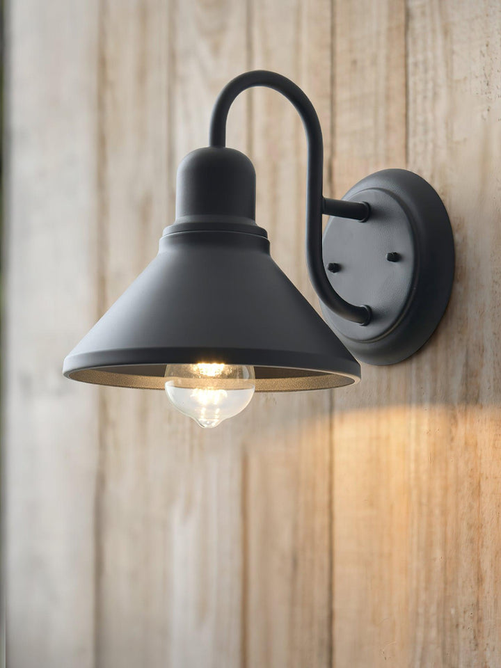 Lampa ścienna Fable na zewnątrz