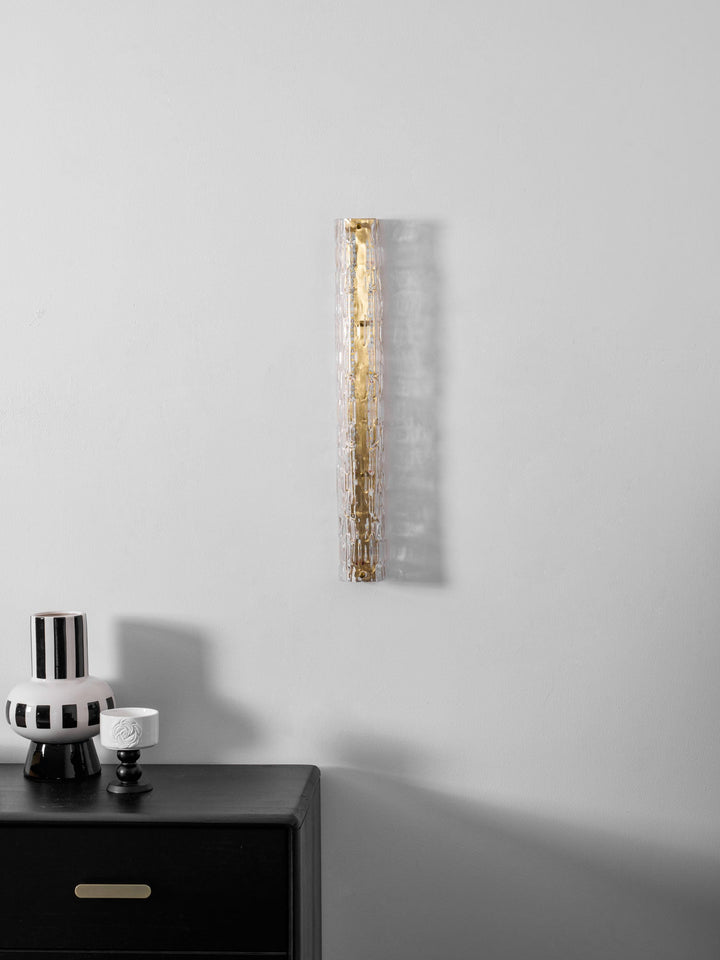 Lampa ścienna w stylu artystycznym