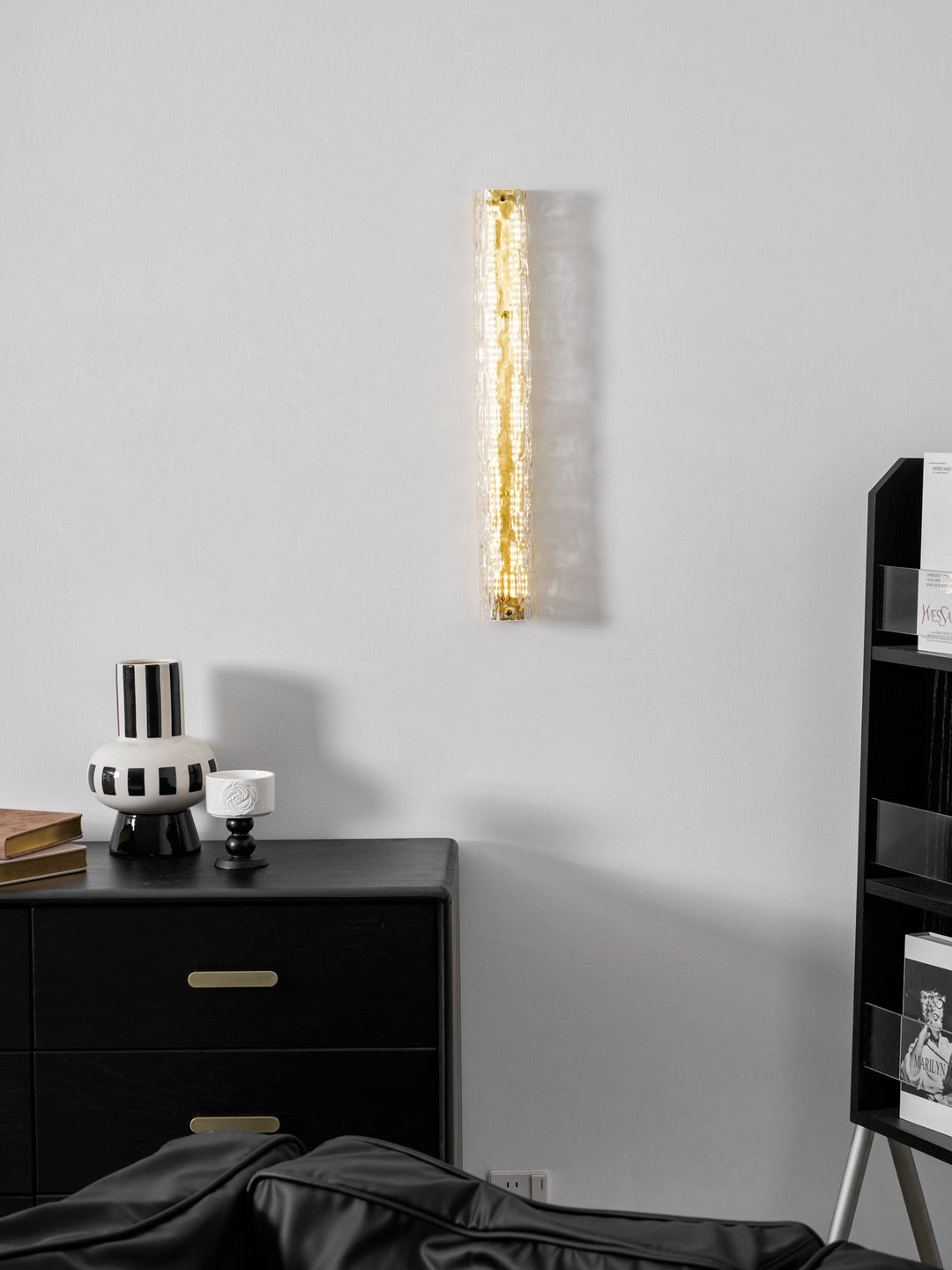 Lampa ścienna w stylu artystycznym