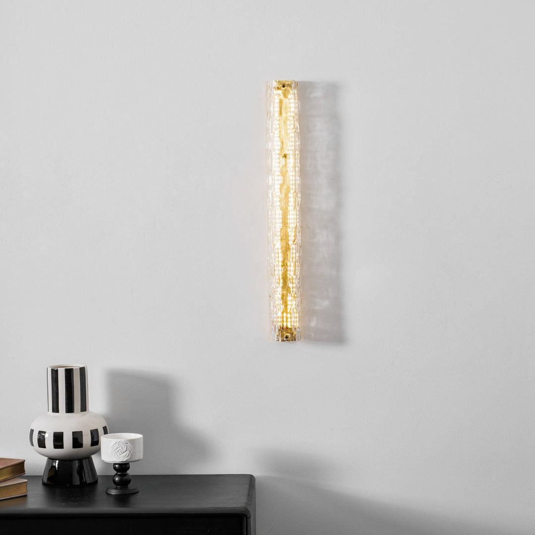 Lampa ścienna w stylu artystycznym