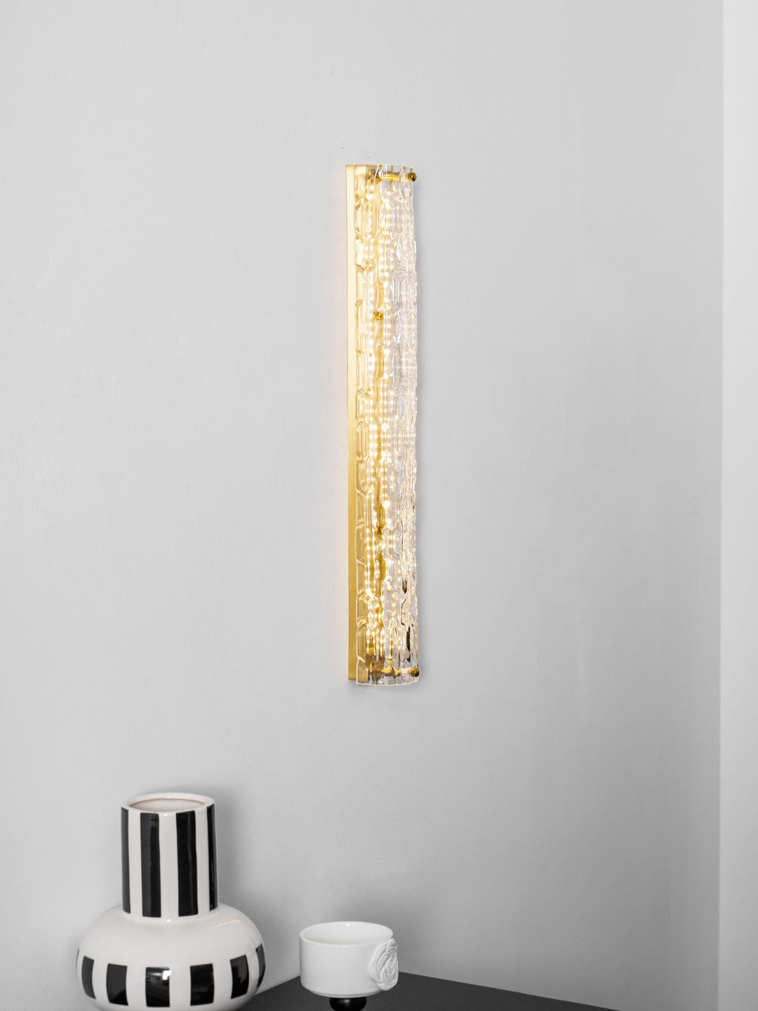 Lampa ścienna w stylu artystycznym