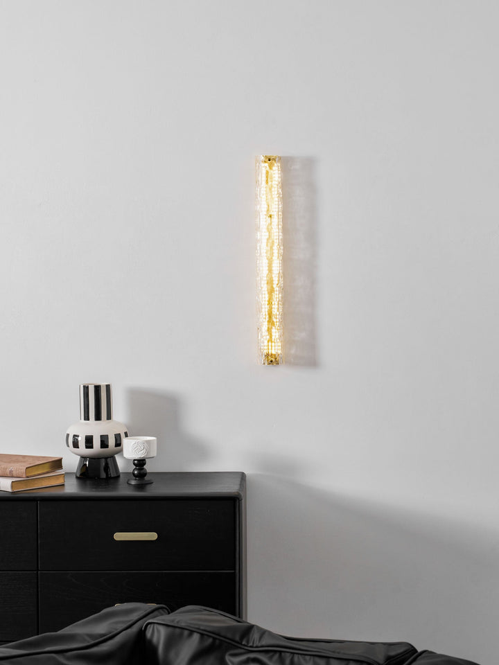 Lampa ścienna w stylu artystycznym