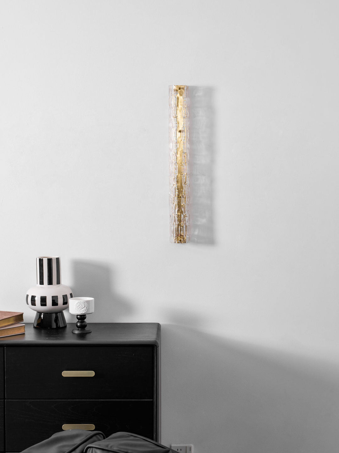 Lampa ścienna w stylu artystycznym