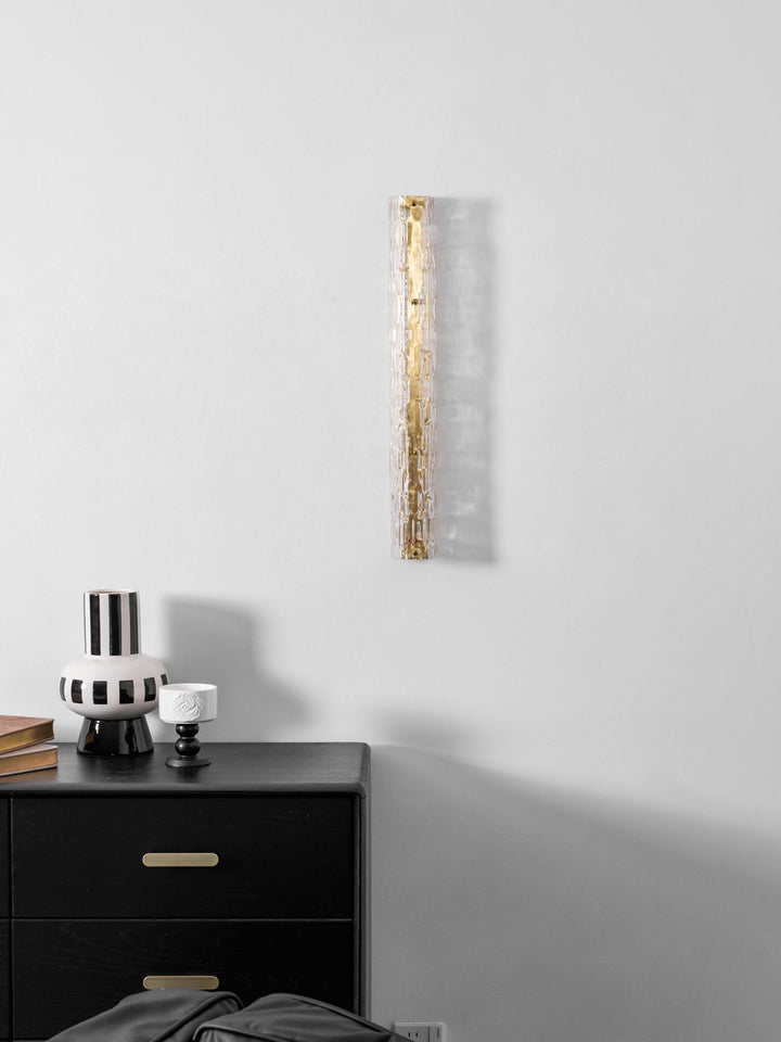 Lampa ścienna w stylu artystycznym
