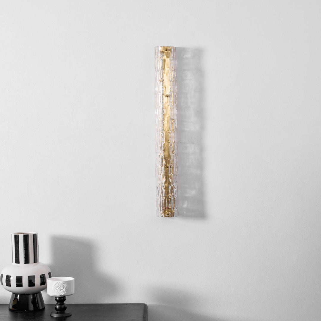 Lampa ścienna w stylu artystycznym