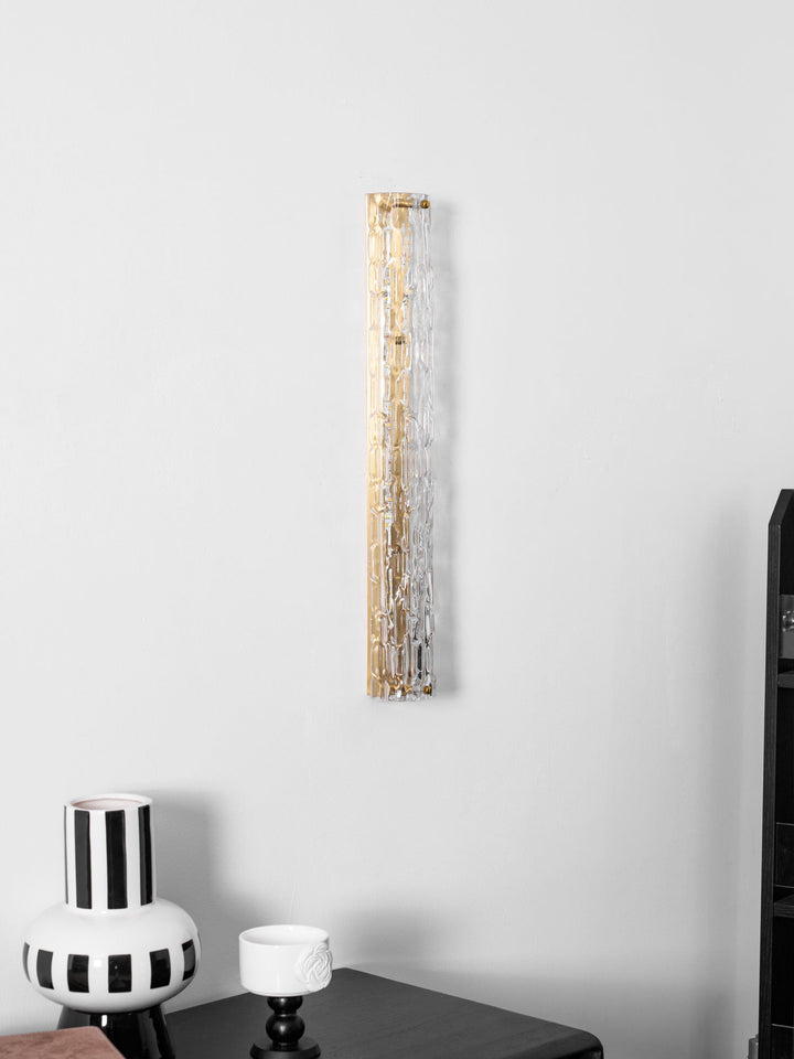 Lampa ścienna w stylu artystycznym