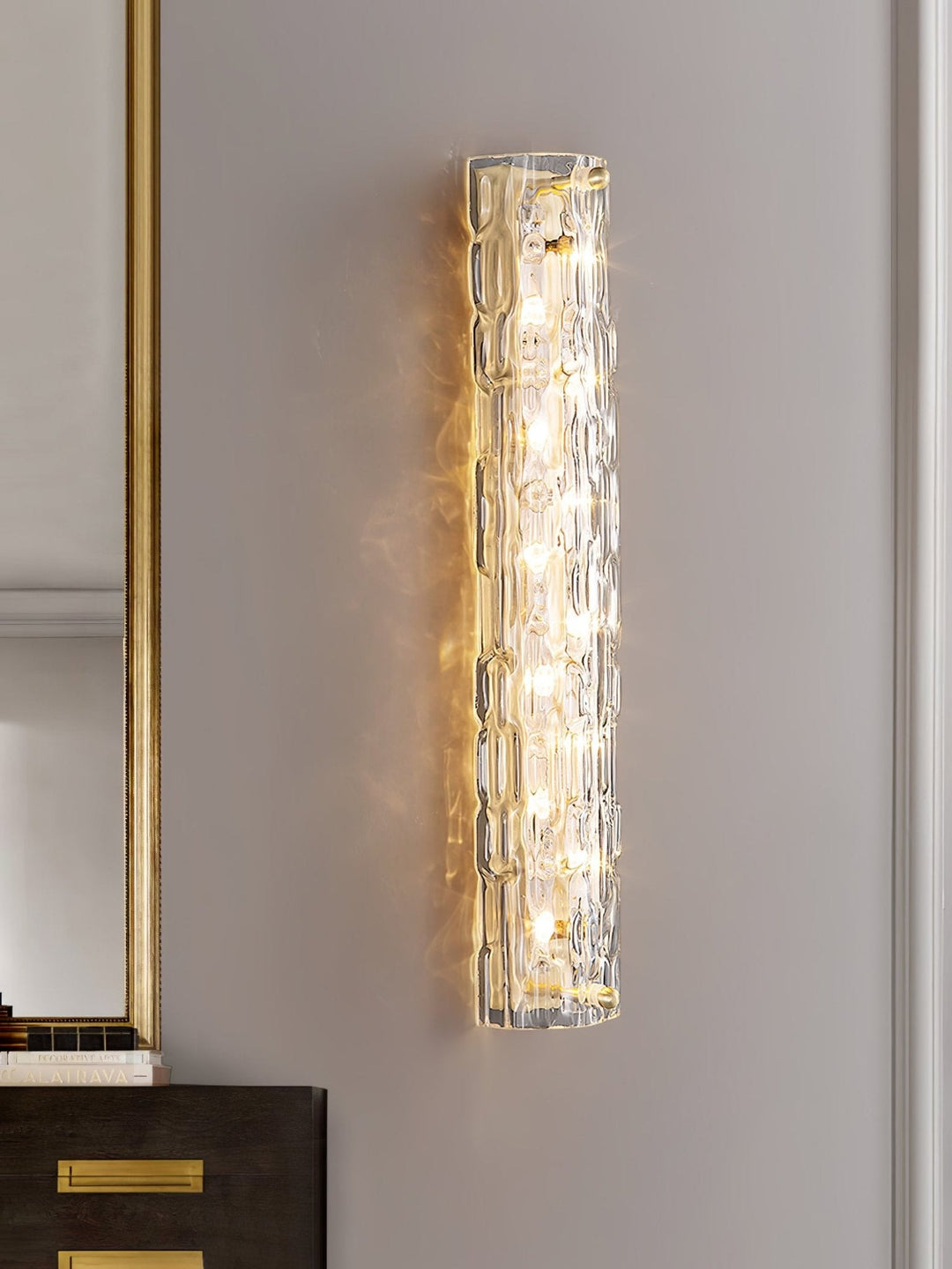 Lampa ścienna w stylu artystycznym