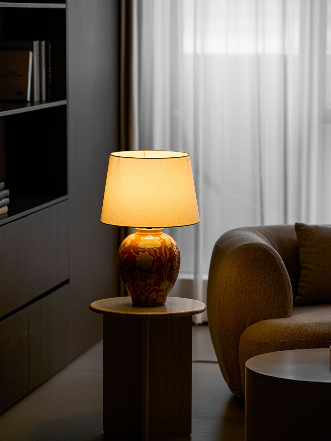 Kwiatowa ceramiczna lampa stołowa