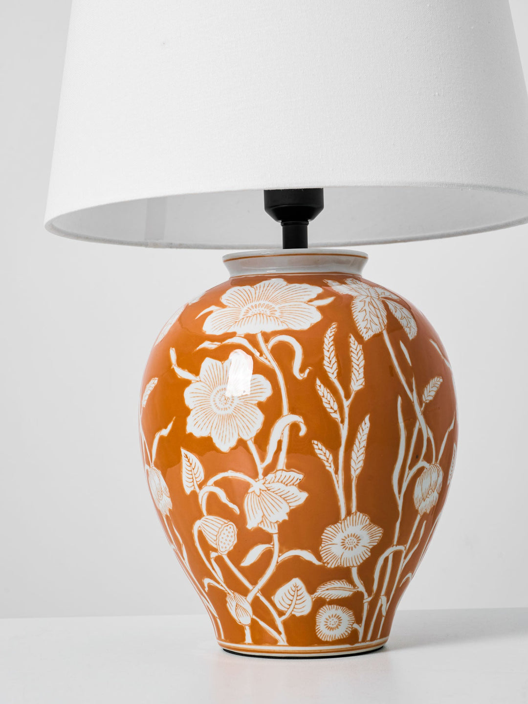 Kwiatowa ceramiczna lampa stołowa