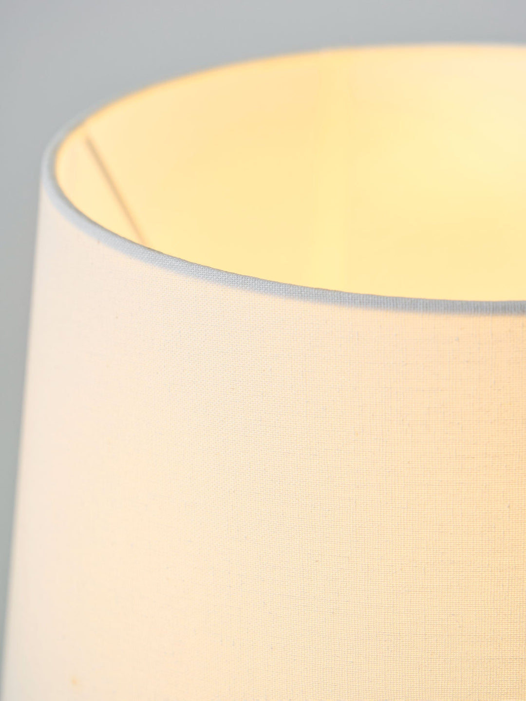 Kwiatowa ceramiczna lampa stołowa