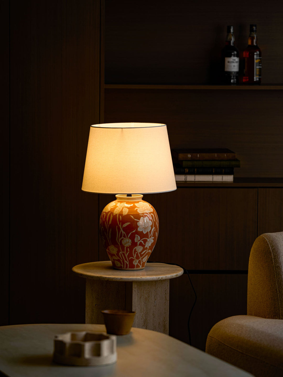 Kwiatowa ceramiczna lampa stołowa