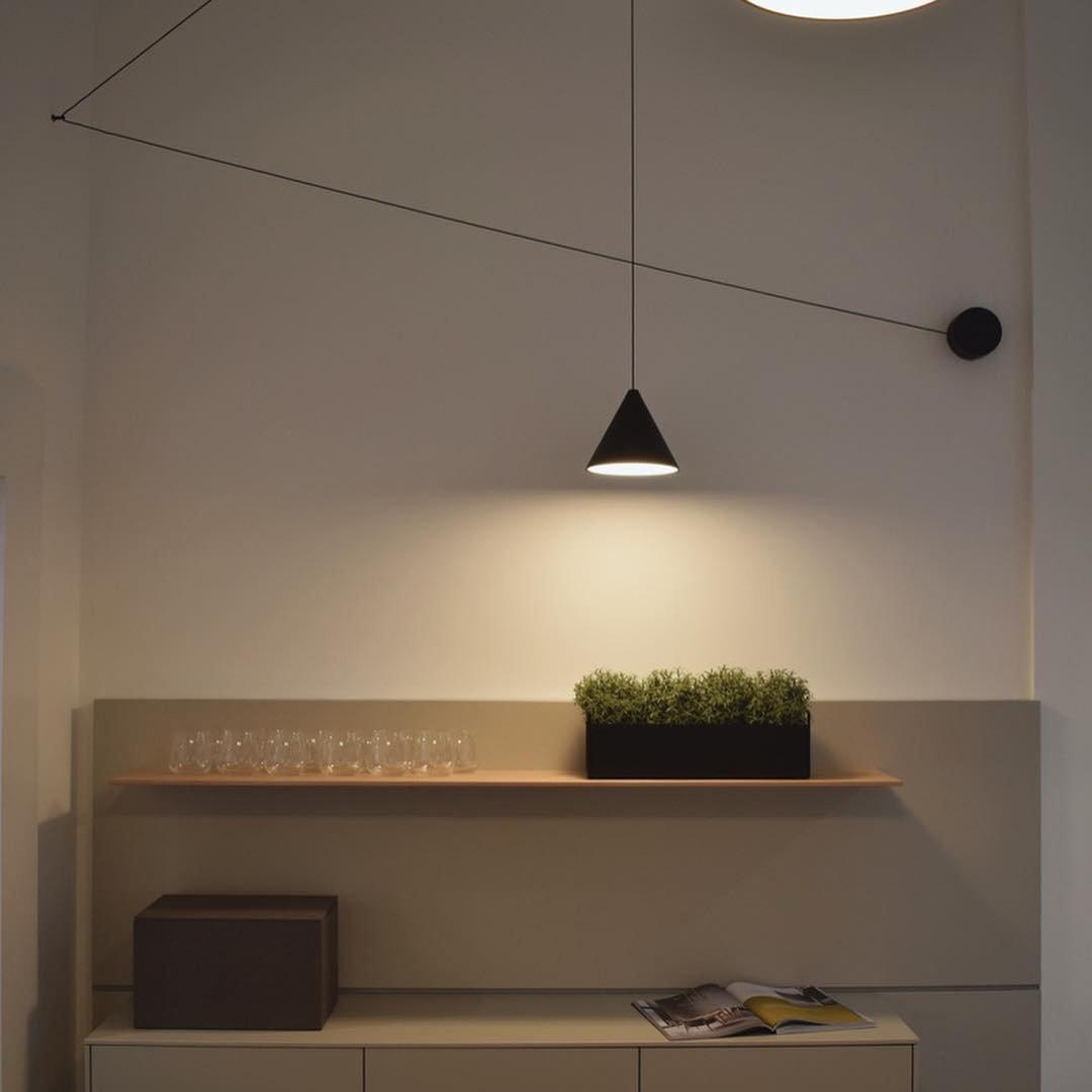Lampy String z przewodem zawieszanym na hakach