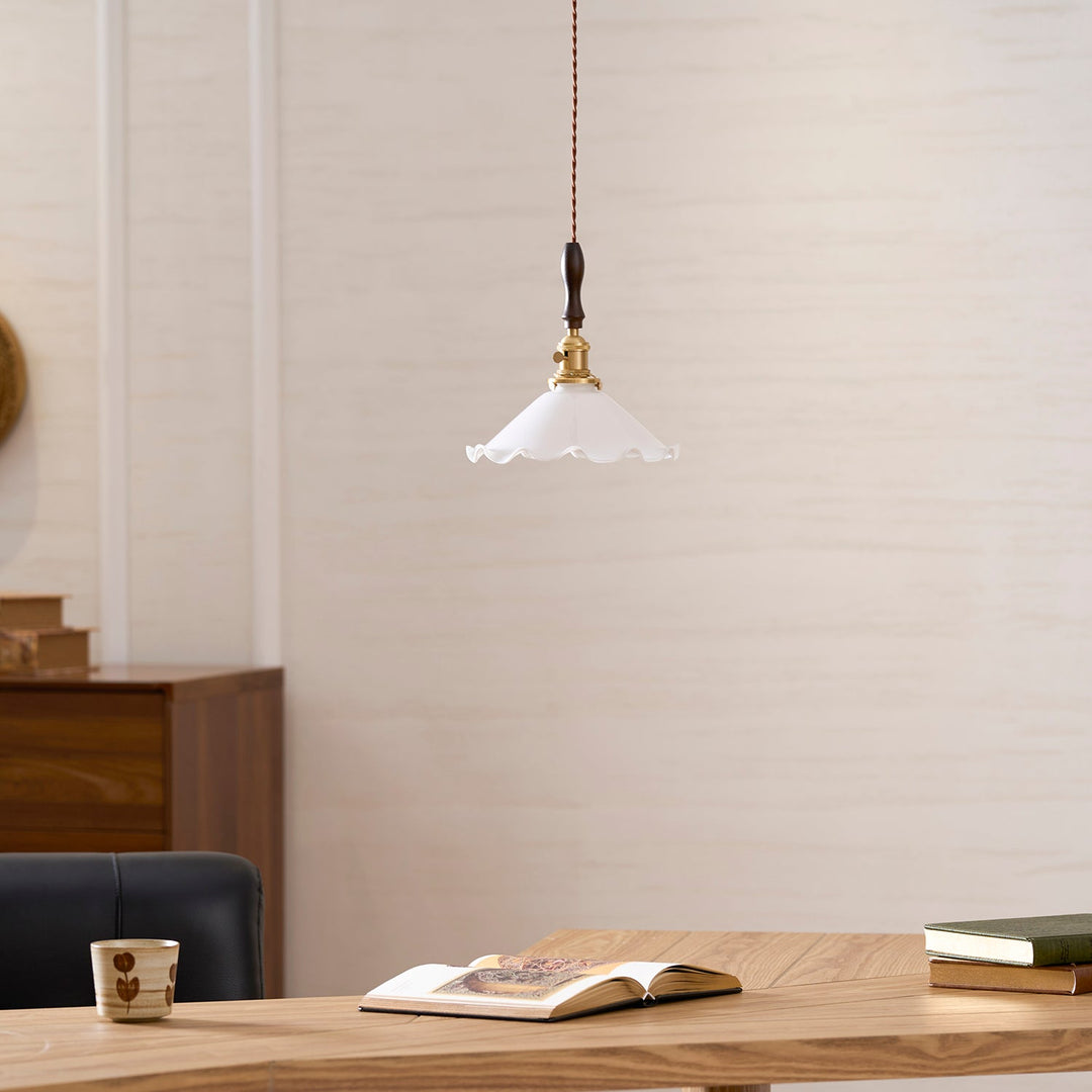 Lampa wisząca w kształcie płatków kwiatów