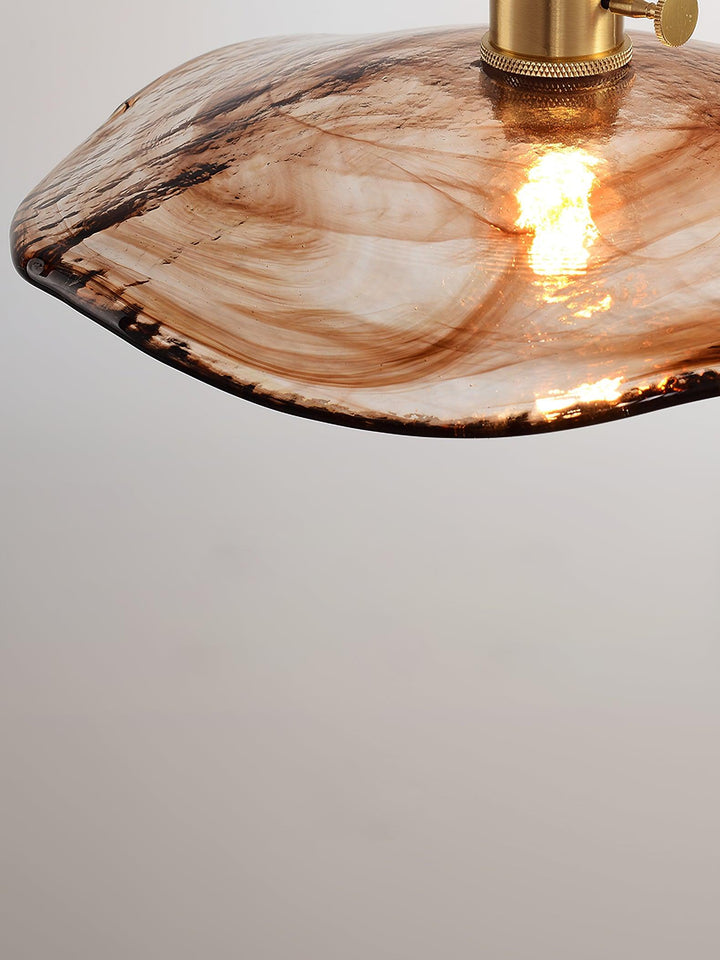 Lampa wisząca ze szklanymi płatkami kwiatu