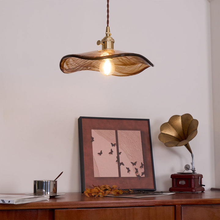 Lampa wisząca ze szklanym kloszem w kształcie płatków kwiatów