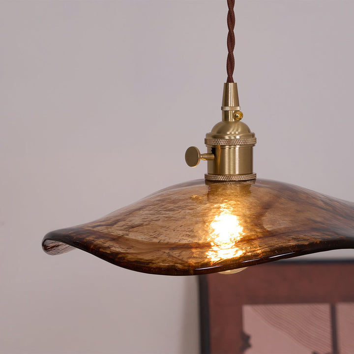 Lampa wisząca ze szklanym kloszem w kształcie płatków kwiatów