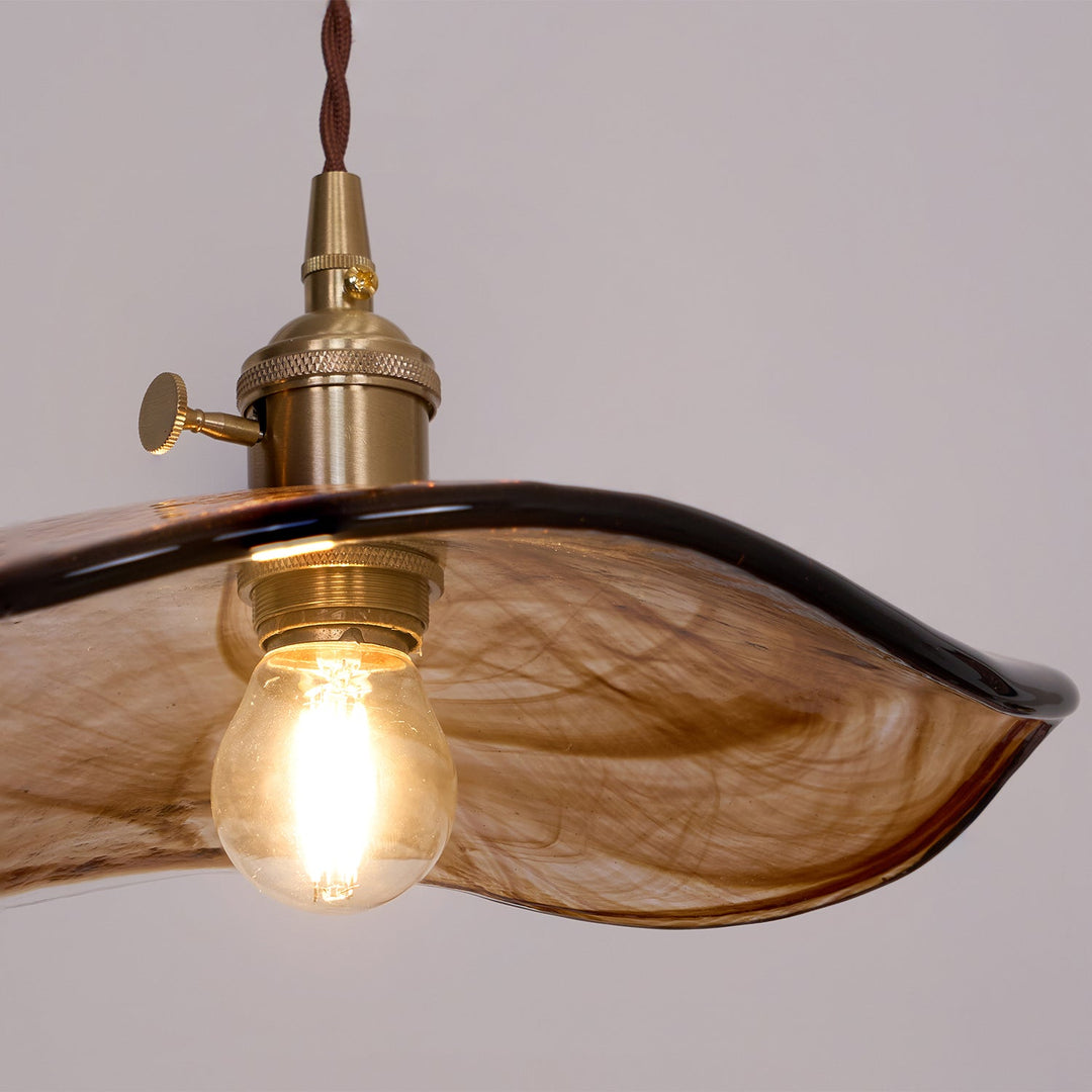 Lampa wisząca ze szklanym kloszem w kształcie płatków kwiatów