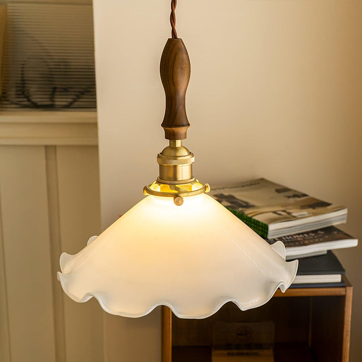 Lampa wisząca w kształcie płatków kwiatów