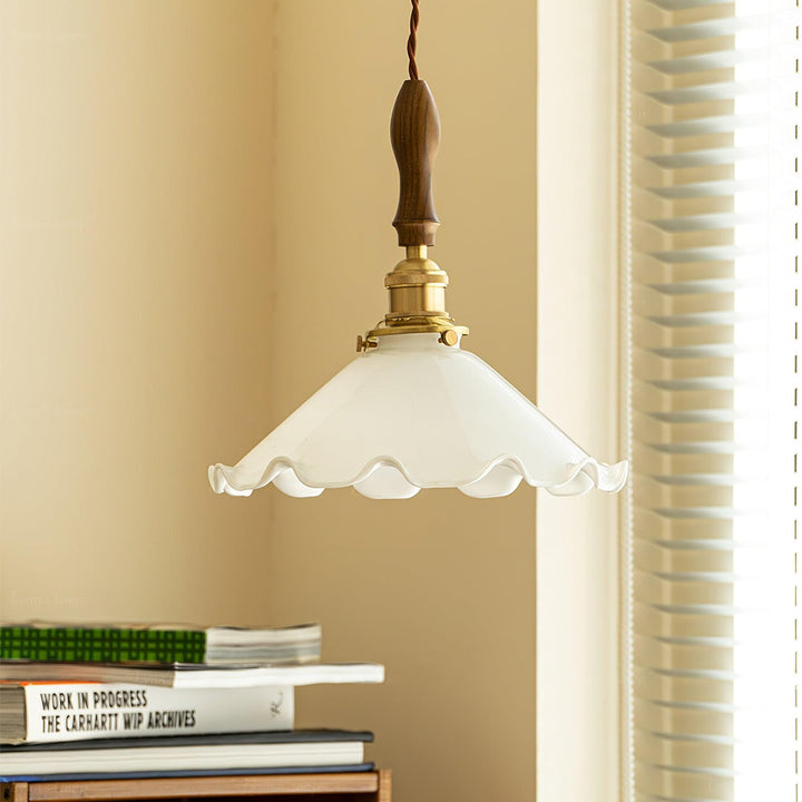 Lampa wisząca w kształcie płatków kwiatów