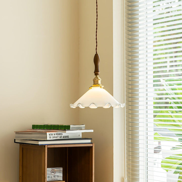 Lampa wisząca w kształcie płatków kwiatów