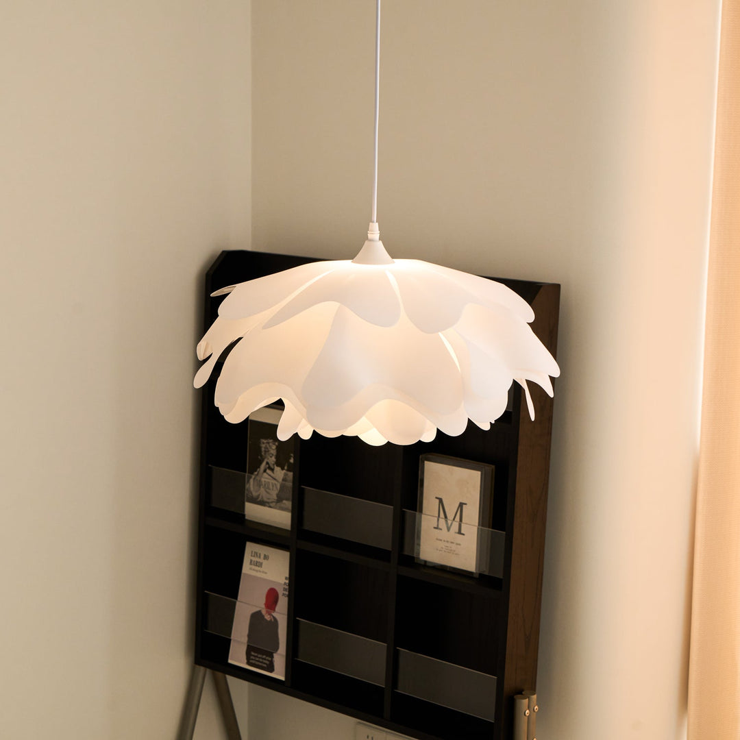 Lampa Wisząca w Kształcie Kwiatu, Biała