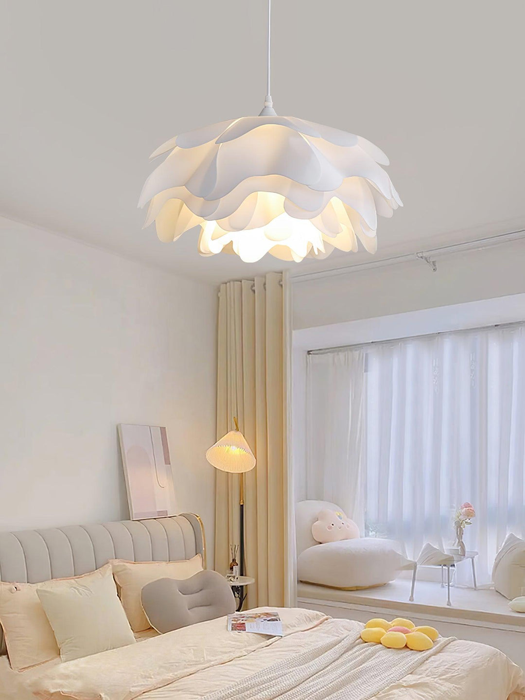 Lampa Wisząca w Kształcie Kwiatu, Biała