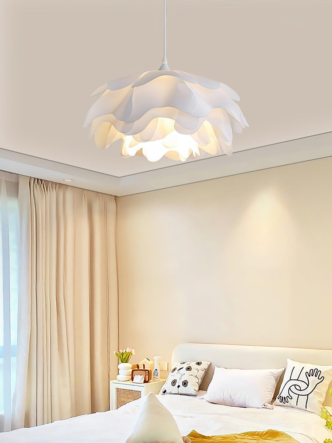 Lampa Wisząca w Kształcie Kwiatu, Biała