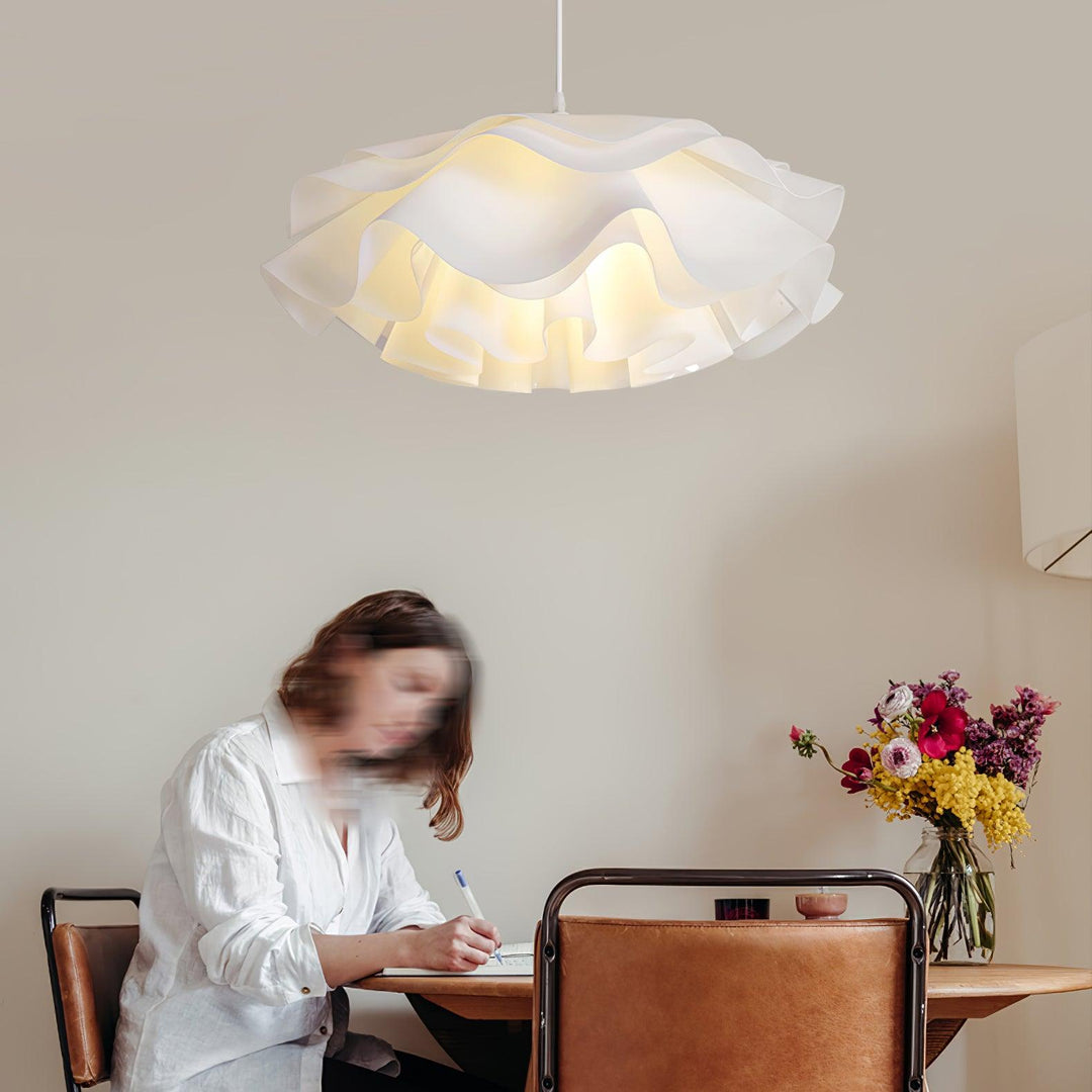 Lampa Wisząca w Kształcie Kwiatu, Biała