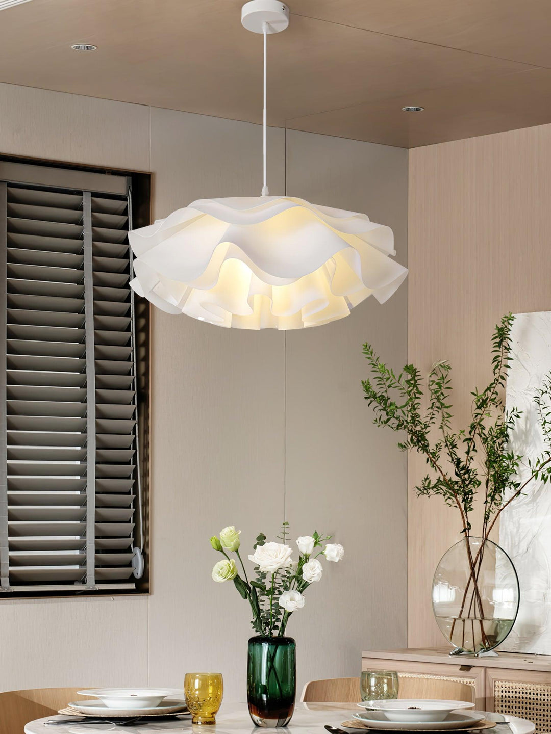 Lampa Wisząca w Kształcie Kwiatu, Biała